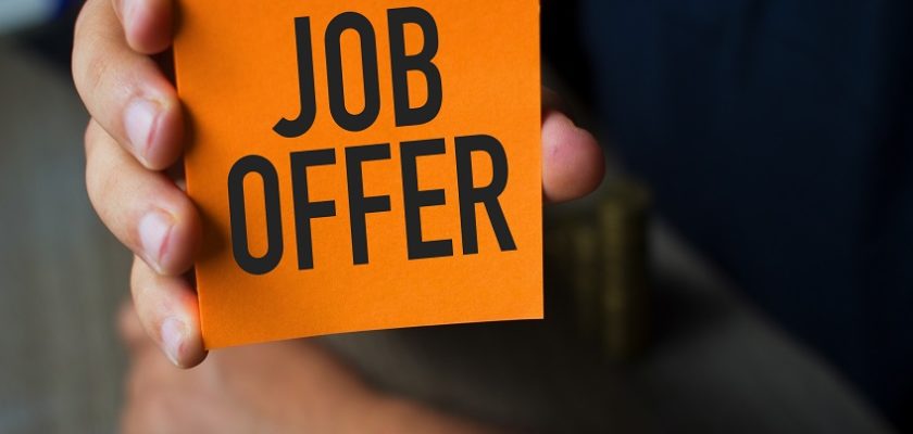 5 Things To Consider Before You Say Yes To A New Job Offer